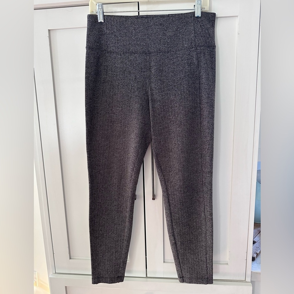 ATHLETA DELANCEY SKYLINE HIGHRISE HERRINGBONE TIGHT BLACK & GREY SIZE MEDIUM